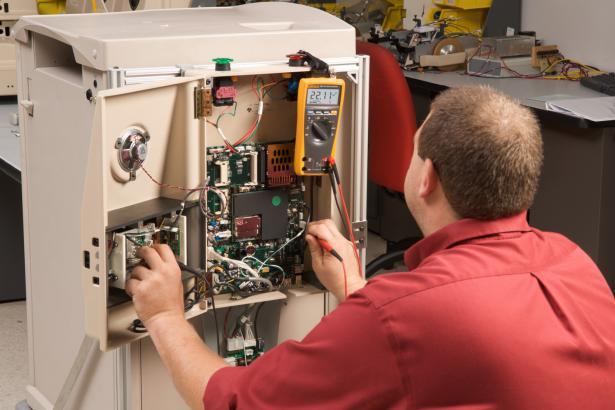 Digitálny multimeter s pravou efektívnou hodnotou Fluke 179 s referenciou 1645996 od značky FLUKE